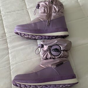 Tundra Lilac Snow Boots girl size 2💜